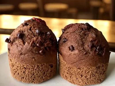 MUFFIN CACAO Y FRESA